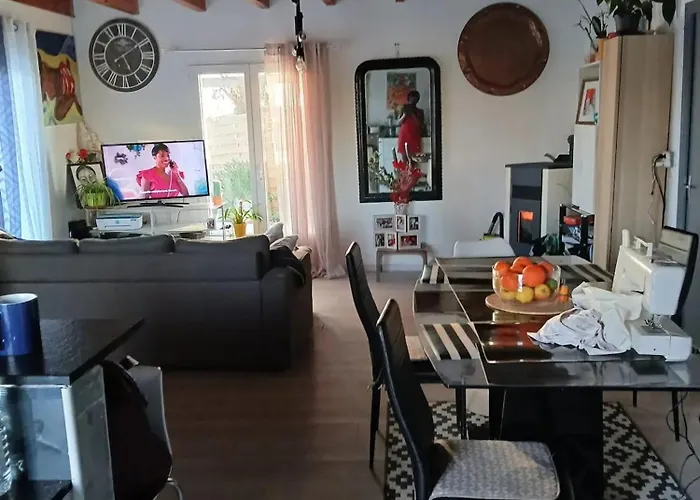 Maison Confortable A Avec Jardin 펜션 *