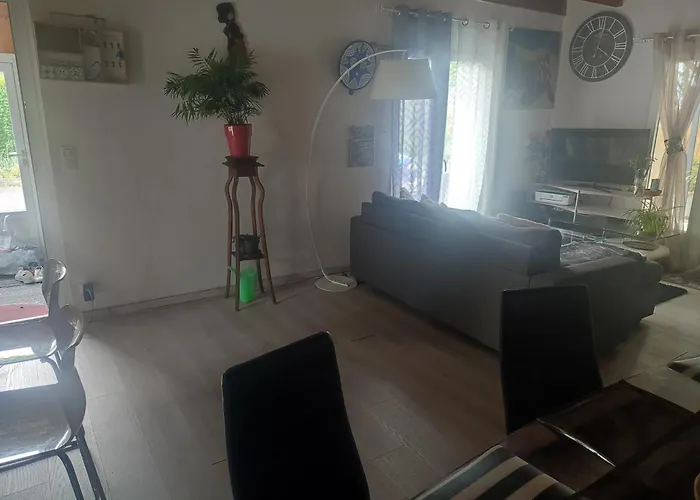 펜션 Maison Confortable A Avec Jardin *