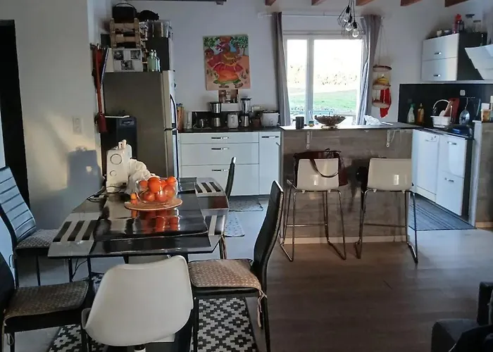 펜션 Maison Confortable A Avec Jardin *